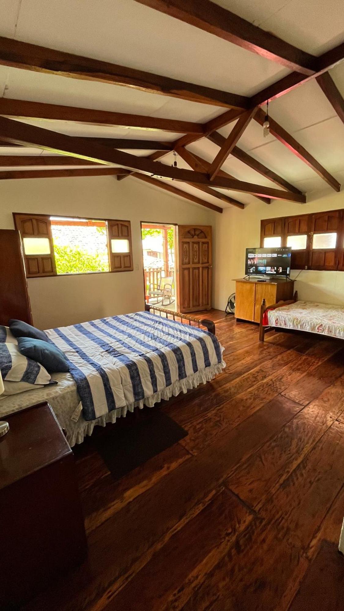 Casa De Playa Los Moncada León Exterior foto
